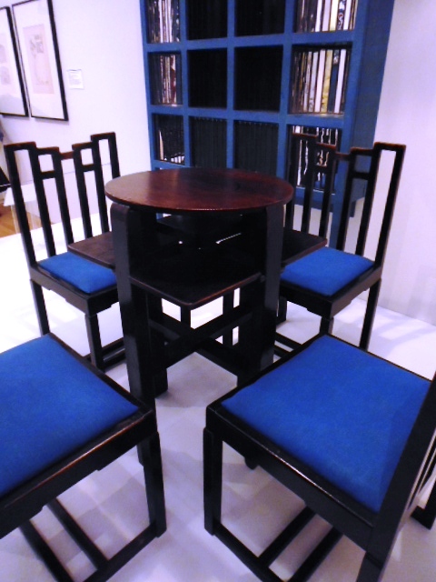 Mackintosh - Chinese Dining Set