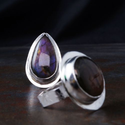 Hadncraftted fine and sterling silver bezel set teardrop and round purple labradorite rings