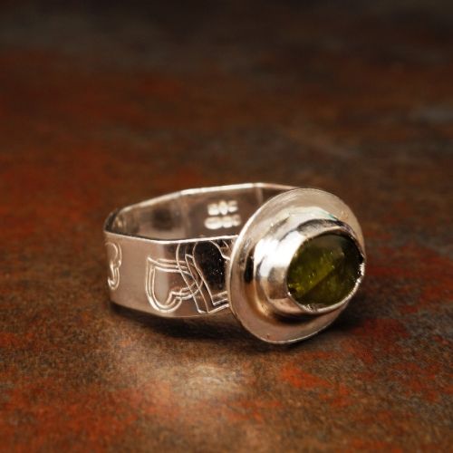 Handcrafted Horizontal Pebble Peridot Sterling Silver Octagonal Ring 01