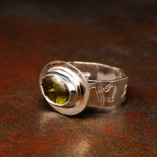 Handcrafted Horizontal Pebble Peridot Sterling Silver Octagonal Ring 01