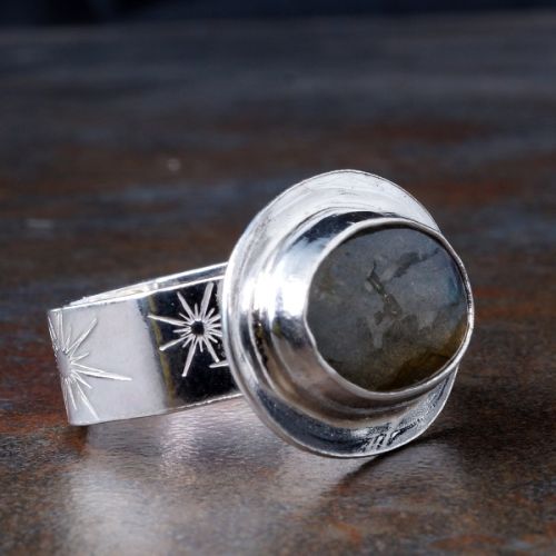Handcrafted Horizontal Oval Grey Labradorite Sterling Silver Octagonal Ring 01