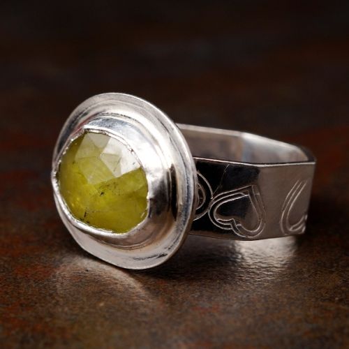 Handcrafted Horizontal Pebble Peridot Sterling Silver Octagonal Ring 02