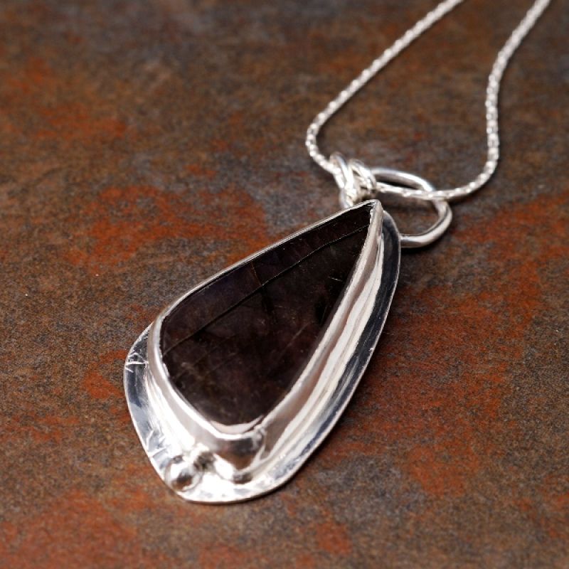 Handcrafted Pebble Purple Labradorite Sterling Silver Pendant 01