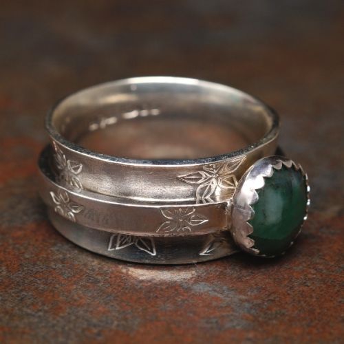 Handcrafted Flower Stamped Sterling Silver Emerald Spinner Ring 01