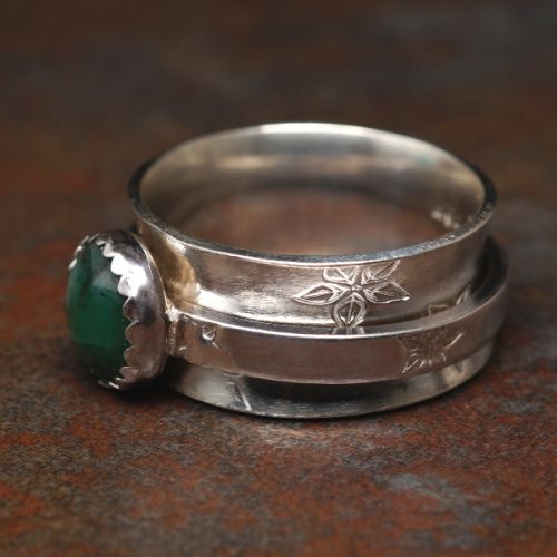 Handcrafted Flower Stamped Sterling Silver Emerald Spinner Ring 01