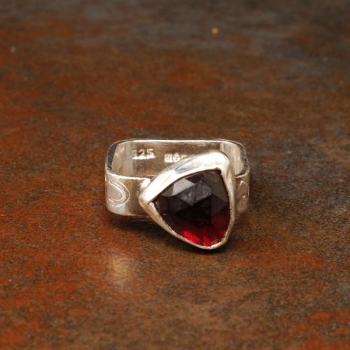 Handcrafted contemporary sterling silver Trillion Garnet stamped square ring 02