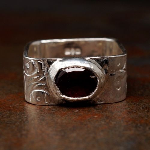 Handcrafted Contemporary Garnet Sterling Silver Patterned Wide Square Signet Ring