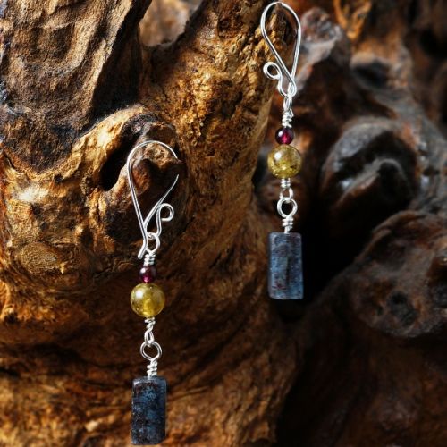 Contemporary sterling silver Red and Green Garnet Blue Kyanite Oblong Dangle Earrings 01