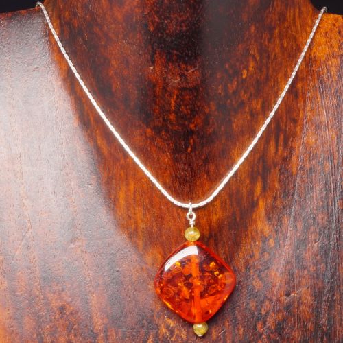 Peridot Amber Diamond Pendant 01 Full View